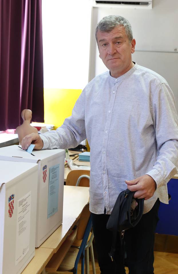 Šibenik: Kandidat za župana Primorsko-goranske županije Petar Baranovi? glasovao u drugom krugu lokalnih izbora