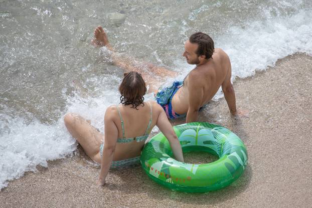 Dubrovnik: Turisti razgledavaju znamenitosti i uživaju na plaži Banje