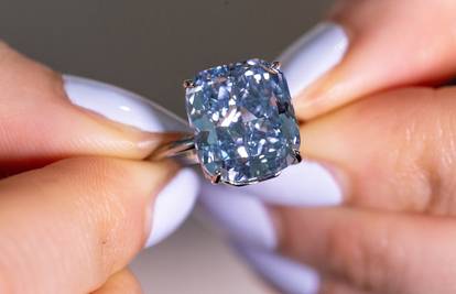 Rijedak plavi dijamant na dražbi prodan za 19 mil. eura