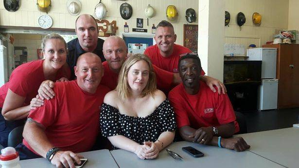 Adele posjetila vatrogasce koji su spašavali živote u požaru