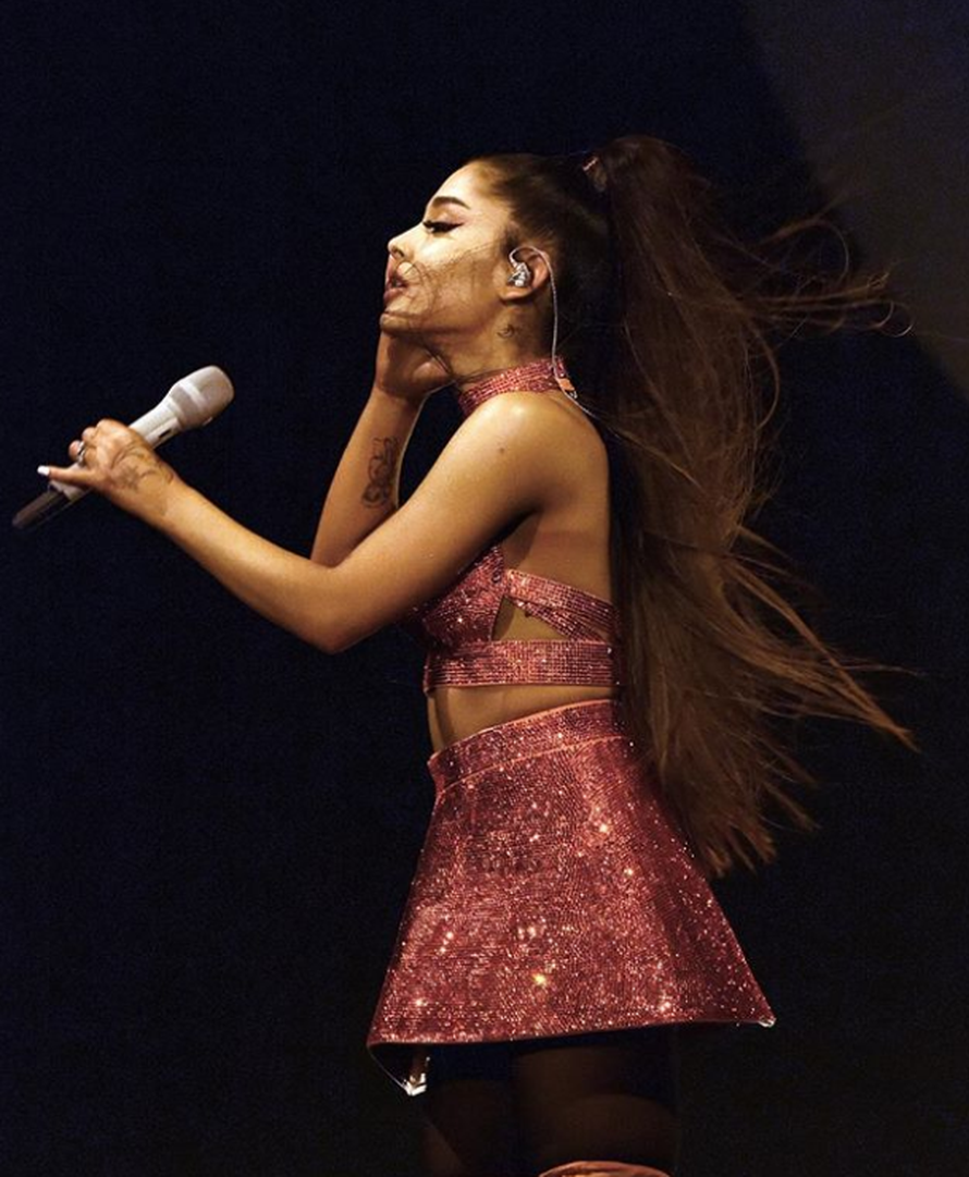 Za vrijeme nastupa pogodili je limunom: 'Mrš sa pozornice...'