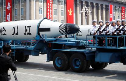 Domet veći od 1000 km: Sj. Koreja pokazala nove rakete