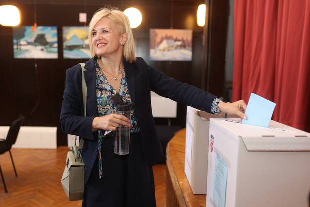 Rijeka: Kandidatkinja za gradonačelnicu Iva Rinčić glasovala je u drugom krugu lokalnih izbora