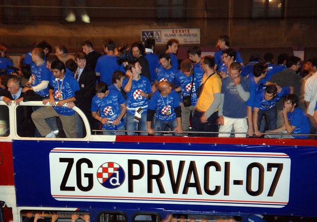 ARHIVA - Nogometaši Dinama na Trgu bana Jelačića s navijačima proslavili naslov prvaka Hrvatske, 19.05.2007.