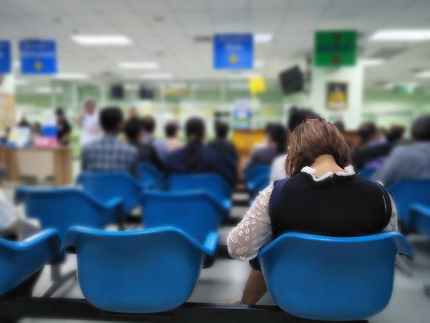 Young,Woman,And,Many,People,Waiting,Medical,And,Health,Services