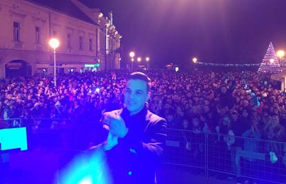 Spektakl u Koprivnici: 10.000 ljudi pjevalo s Ivanom Zakom