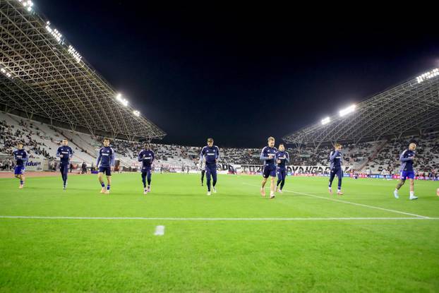 Zagrijavanje nogometaša uoči početka utakmice 13. kola SuperSport HNL-a između Hajduka i Osijeka