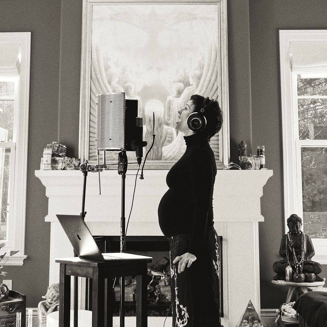 Pjevačica Alanis Morissette je rodila treće dijete s 45 godina