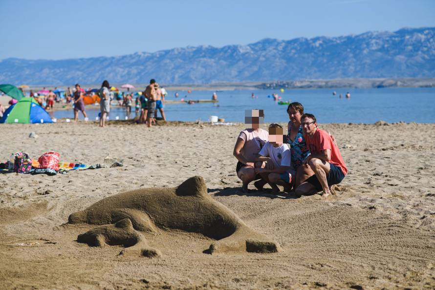 Prekrasne skulpture od pijeska uljepšale poznate plaže u Ninu