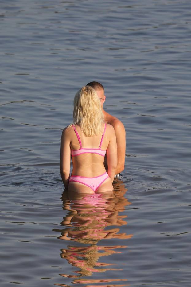 Osječani pronašli rashlađenje u Dravi