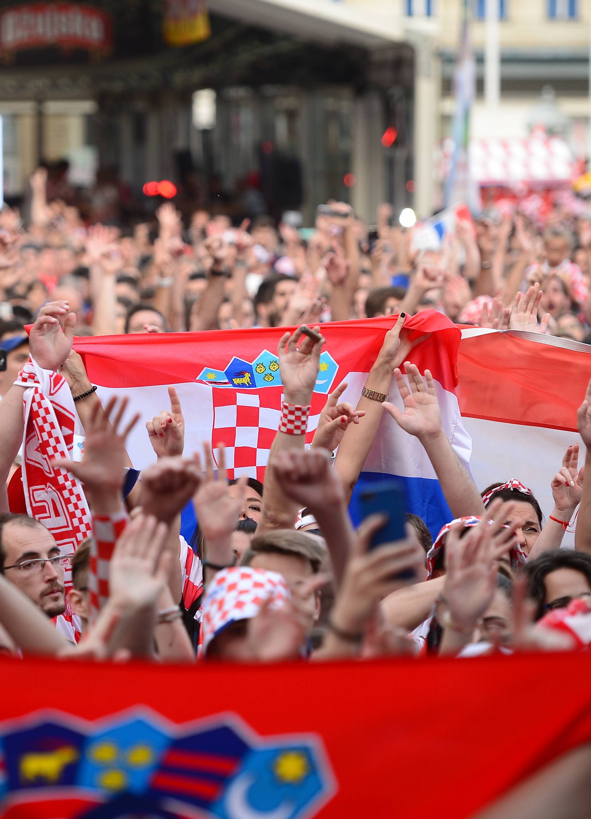 Svi kao jedan: Navijači diljem Lijepe naše navijali za Vatrene