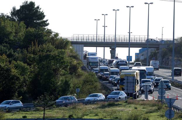 Dugopolje: Kamion koji je prevozio boac prevrnuo se na bok 