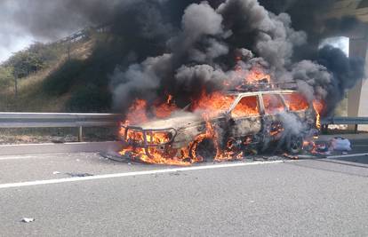 Automobil se zapalio u vožnji i izgorio, nitko nije ozlijeđen