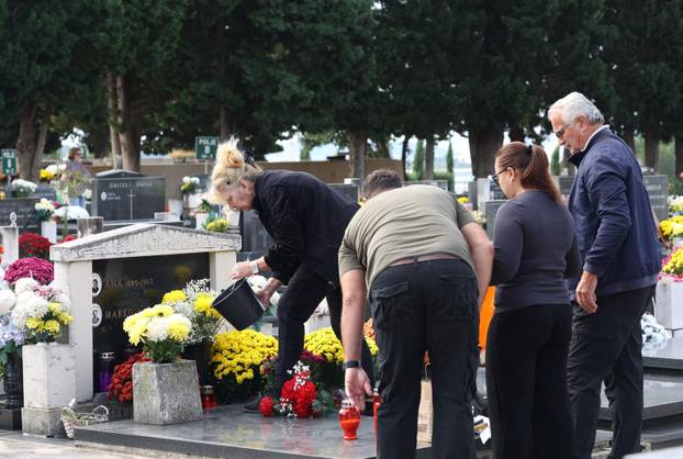 Šibenik: Na blagdan Svih svetih gra?ani posje?uju grobove svojih najmilijih