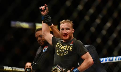 Gaethje je sredio Fergusona, sudac morao prekinuti borbu!