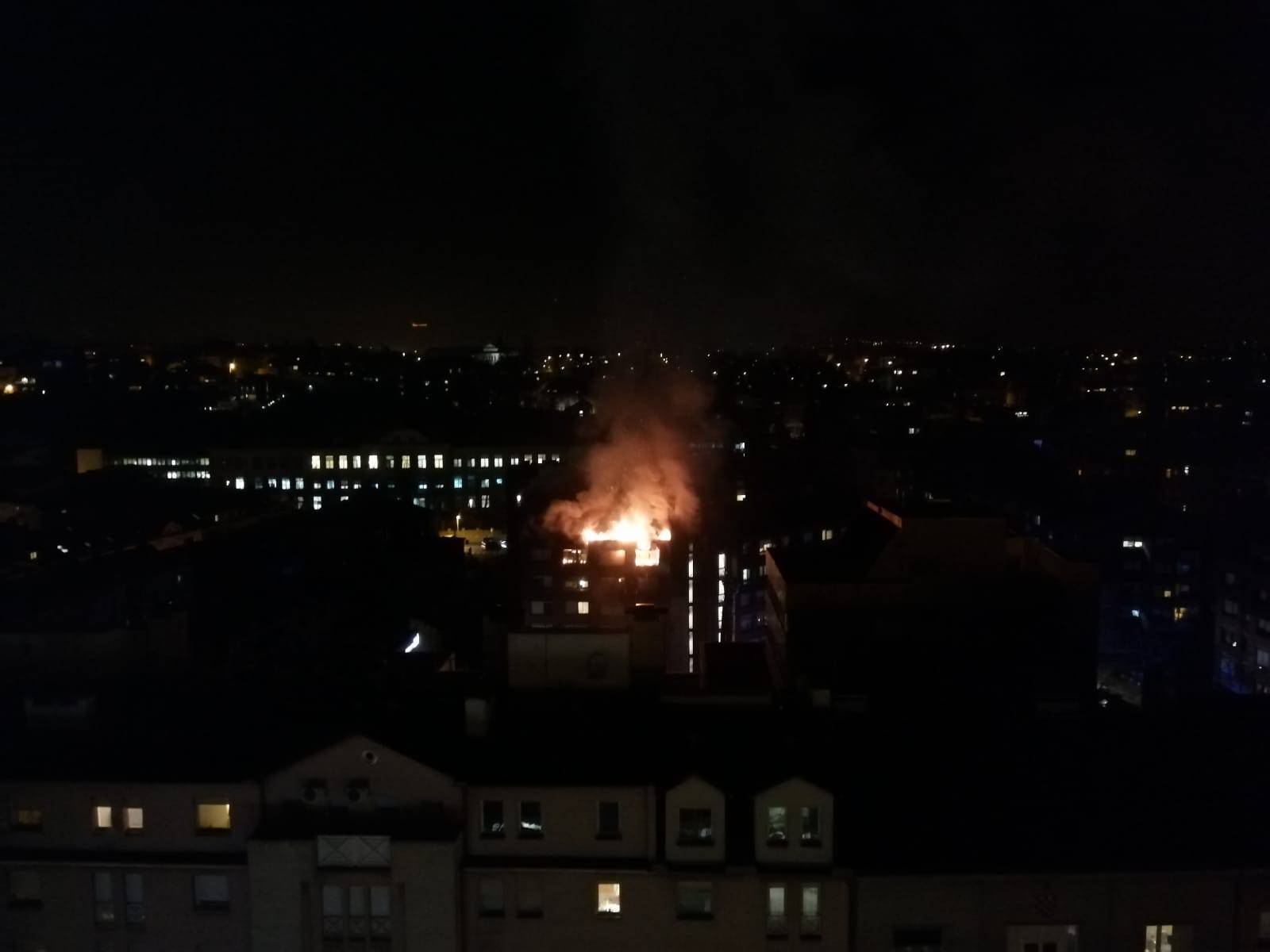 Veliki požar zahvatio je osam stanova, evakuirali sve stanare