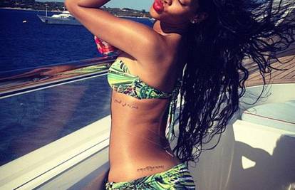Pokazala obline: Rihanna na Sardiniji uživa s prijateljicama