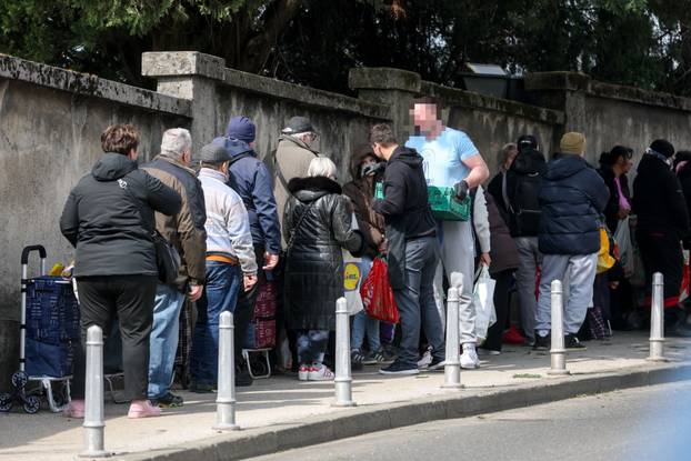 FOTO Veliki petak u pučkim kuhinjama: 'Na Svetom Duhu imamo spremnih 750 obroka'