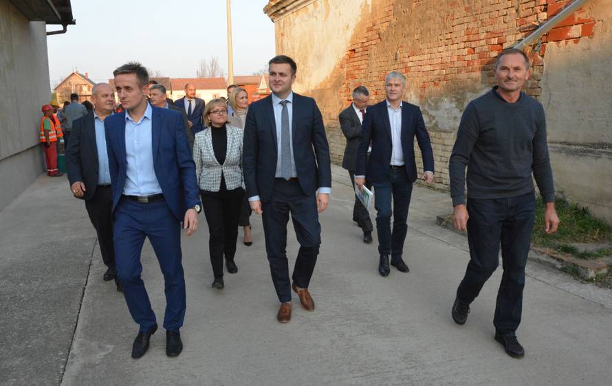 Ministar ÄoriÄ obiÅ¡ao radove na povezivanju vodoopskrbnog sustava Slavonski Brod