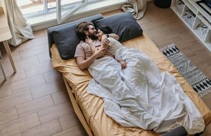 Mnoge koristi: Parovi bi trebali ići spavati uvijek u isto vrijeme