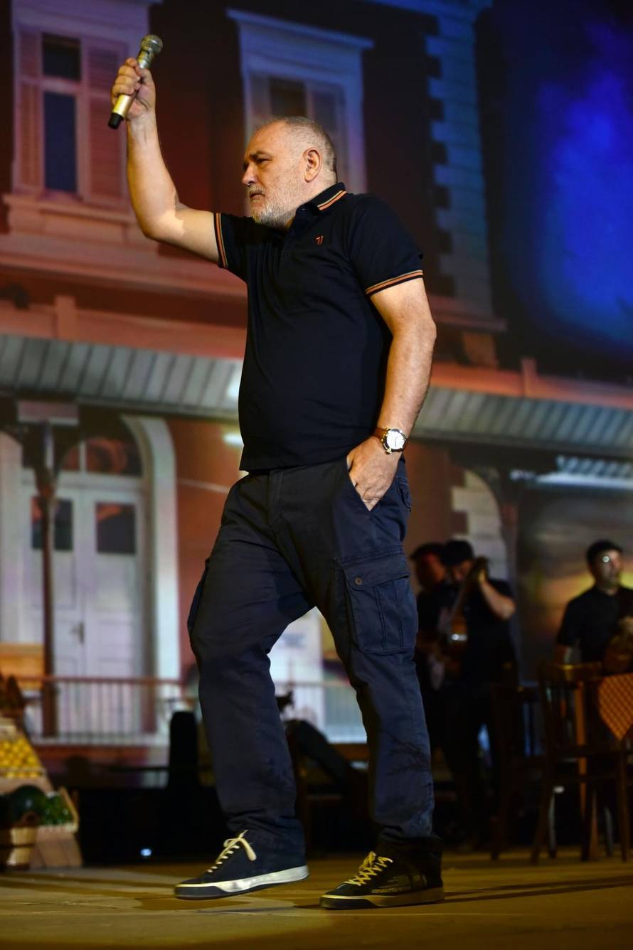 U centru Zagreba osvanuo stih Balaševićeve pjesme 'Ringišpil'