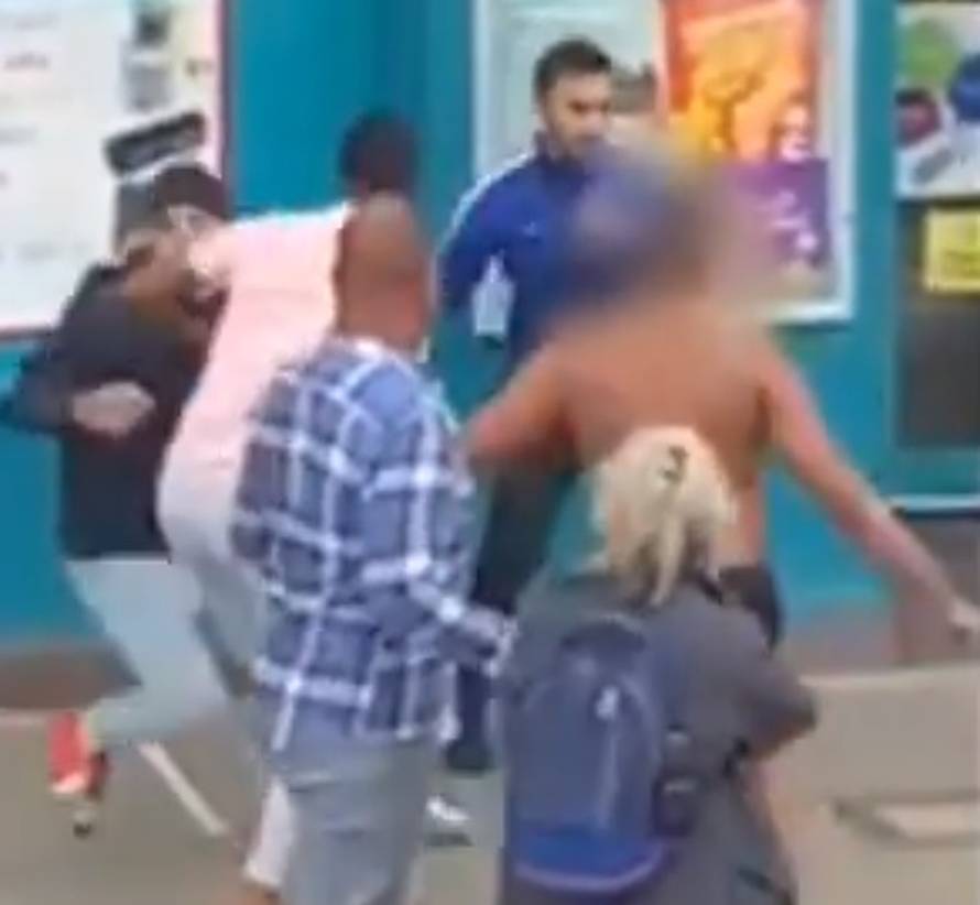 Video: Goli nindža vitla mačem