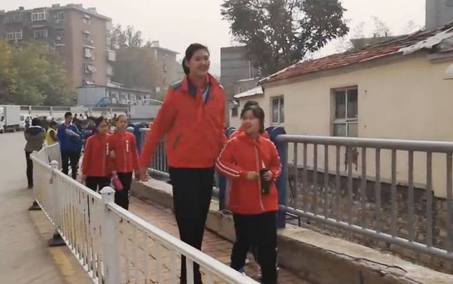 Najviša curica na svijetu: Tek joj je 11, a visoka je 210 cm!