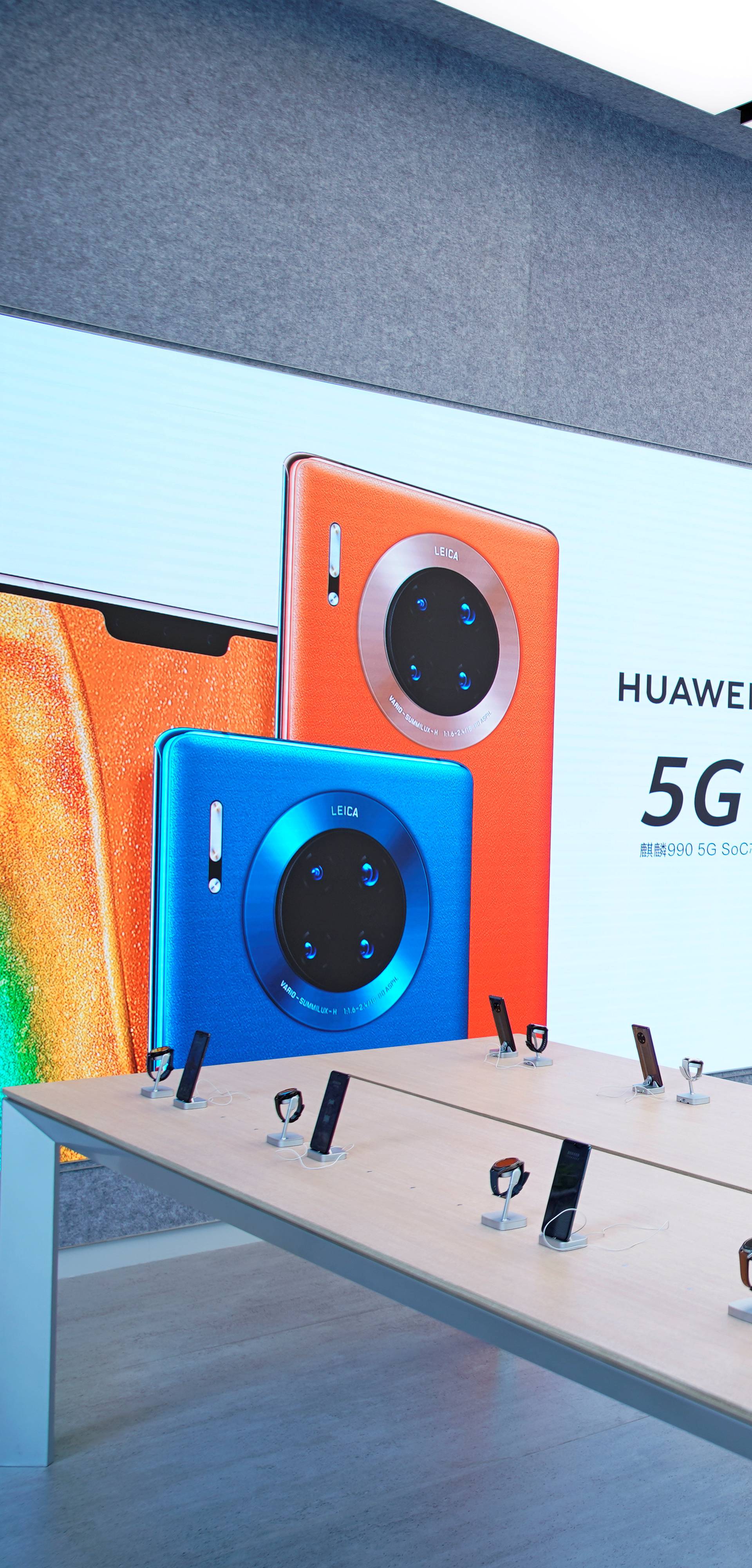 Huawei u borbi sa zabranom privlači europske programere