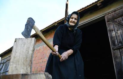Superbaka iz Podravine: Marija ima 96 godina, i dalje sama cijepa drva: 'Rad me drži živom'
