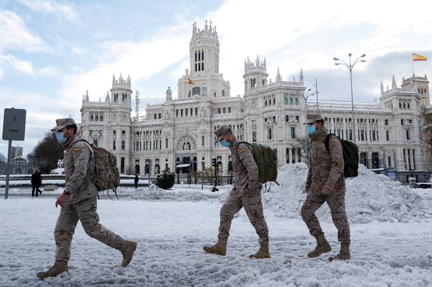 Heavy snowfall in Madrid