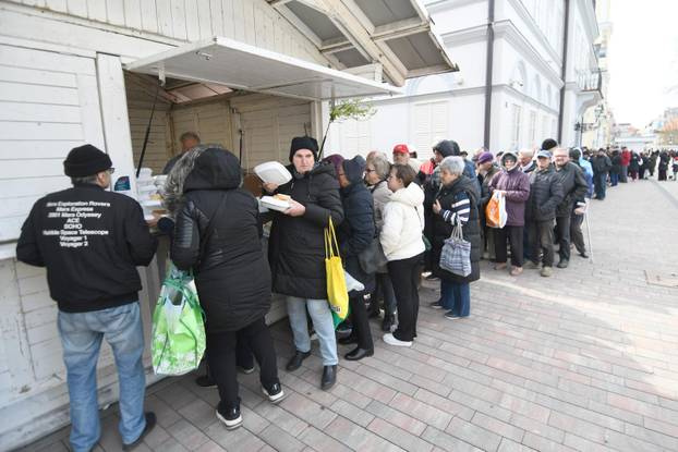 Bjelovar: Na Veliki petak građanima podijeljeno oko 1.000 porcija ribica