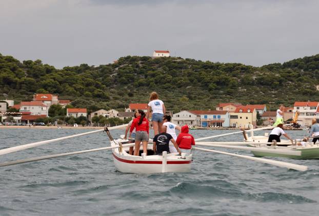 FOTO Ženska regata u Betini oduševila mještane i turiste