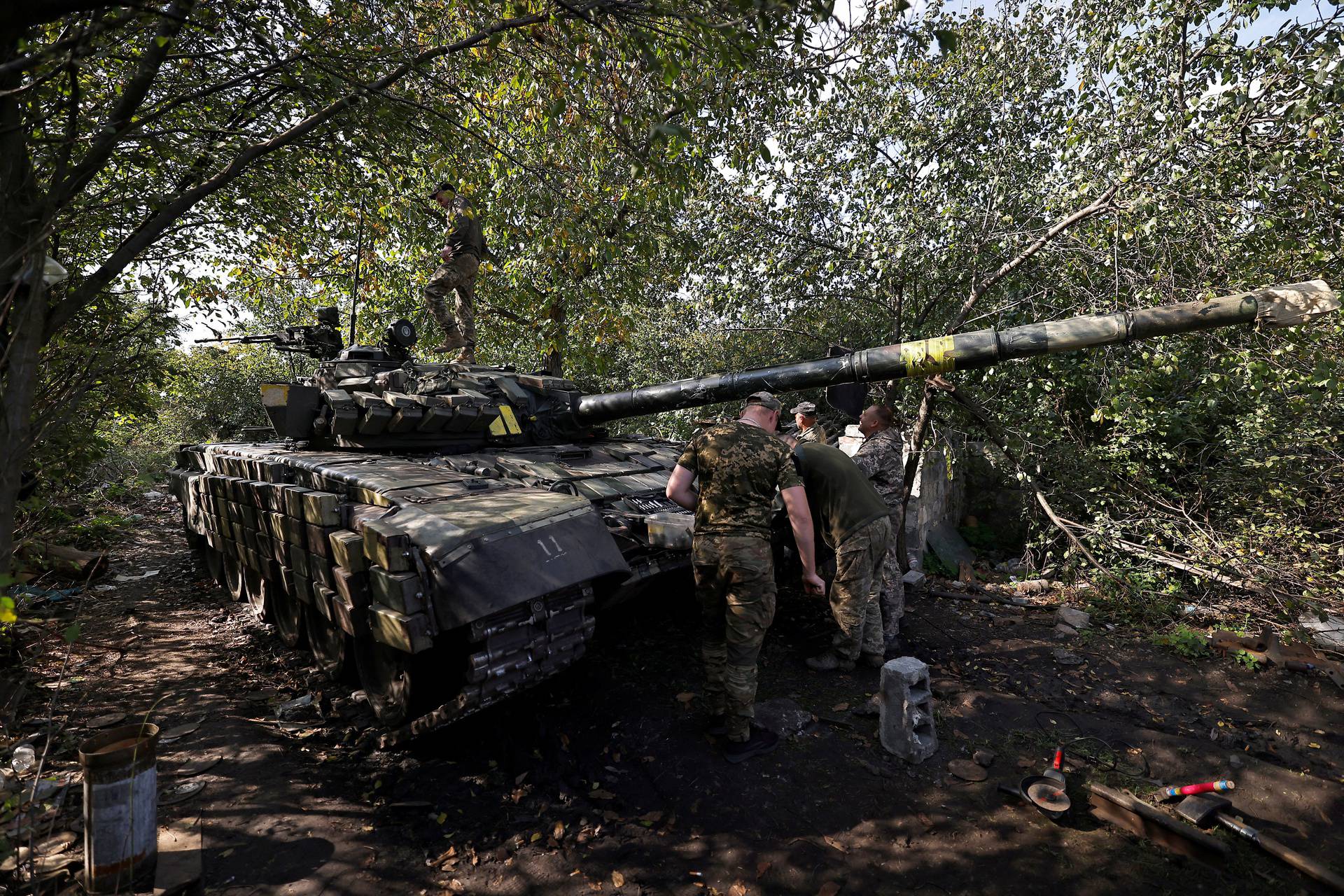 Ukrainian soldiers repair their tank, amid Russia's attack on Ukraine, in Shakhtarsk