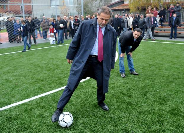 Zagreb: Gradona?elnik Milan Bandi? uživao na klackalici tokom obilaska