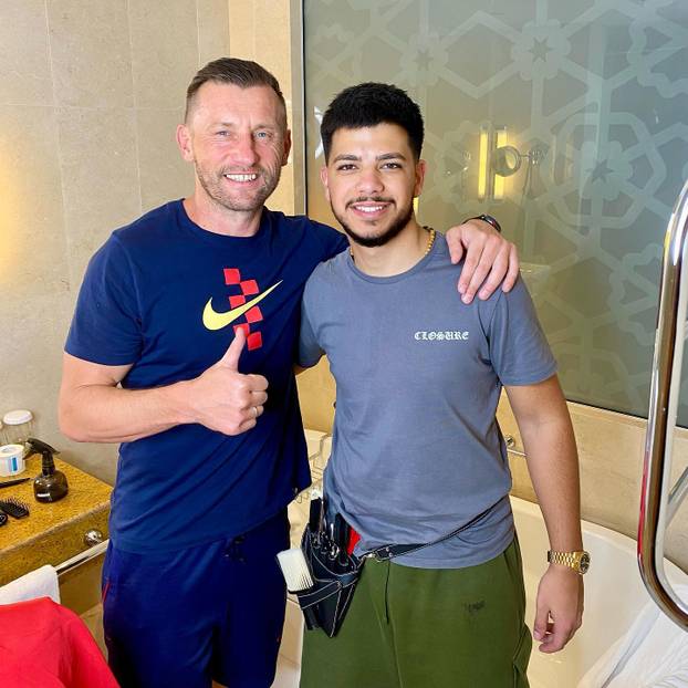 FOTO Tko je brijač 'vatrenih'? Uspio je nagovoriti Modrića na promjenu: 'Perišić? Boljelo me'