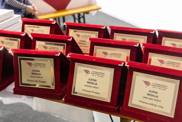 Otvoren 17. Internacionalni sajam pršuta u Tinjanu