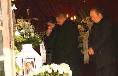 Obitelji i djevojka oprostili se od Danijela na groblju u Gorici