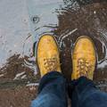 Za suhe noge: Trik kojim cipele postaju otporne na lokve vode