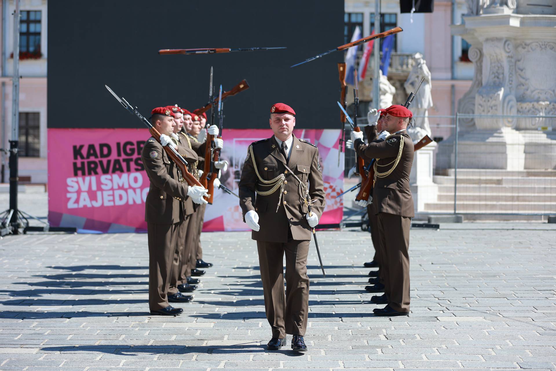 Osijek: Održana promocija vojnog poziva 'Postani hrvatski vojnik' 