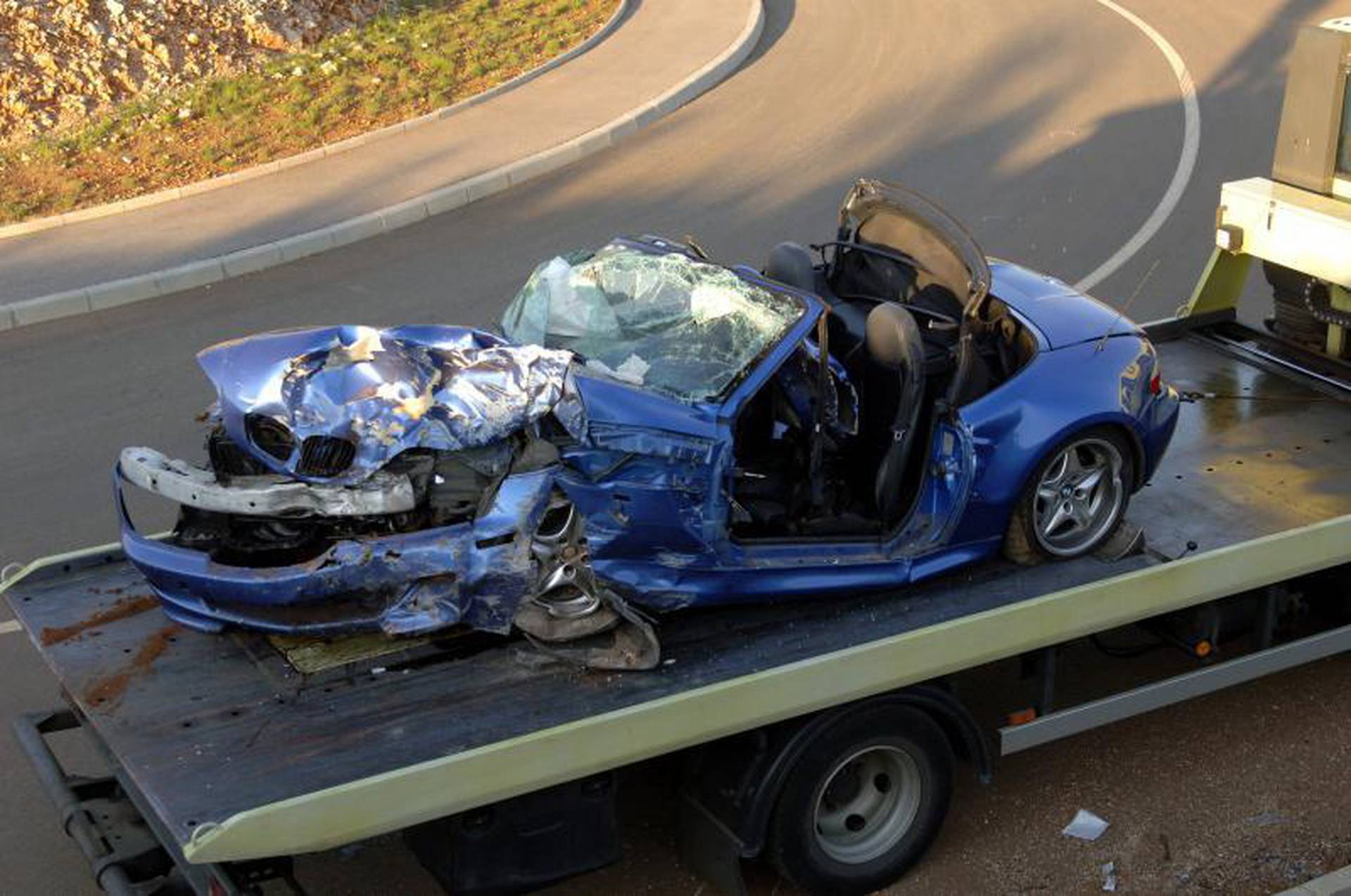 После сильно аварий. Разбитая БМВ 3. Z4 BMW crash. Разбитая BMW z4. BMW m5 e60 crash.