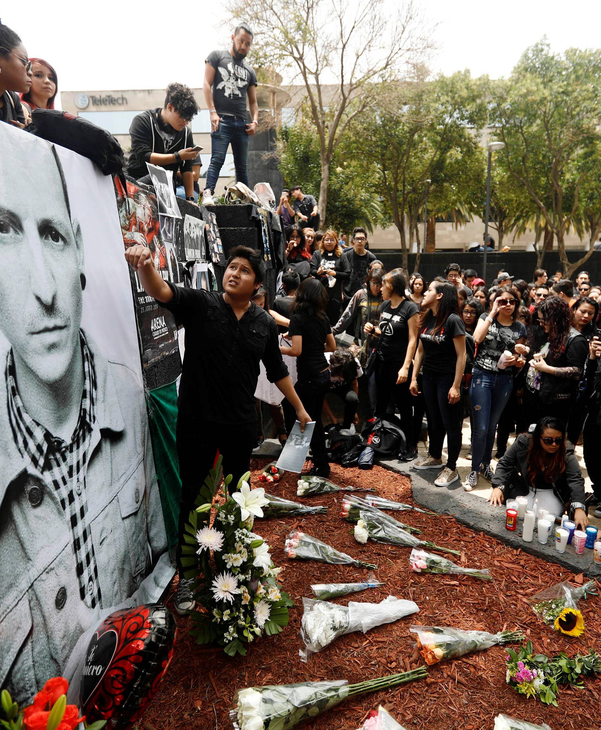 Fans gather at Revolucion monument to pay tribute to Linkin Park frontman Chester Bennington  in Mexico City