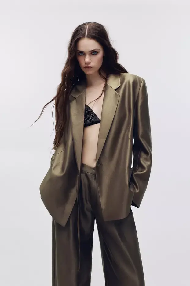 Hit ženska odijela po povoljnim cijenama koje morate imati