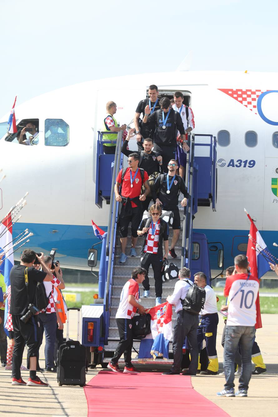 Vatreni sletjeli u ZraÄnu luku dr. Franjo TuÄman
