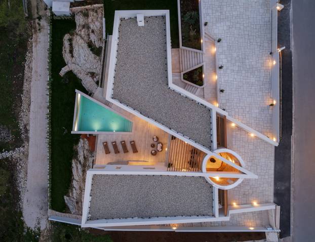 FOTO Ova kuća za odmor blizu Zadra nema niti jedan 'ravni' zid, a noćenje stoji 1100 eura