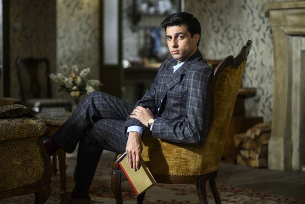 Zagreb, 07.10.2025 - Glumci RTL serije Divlje pcele poziraju na setu u studiju Jadran filma