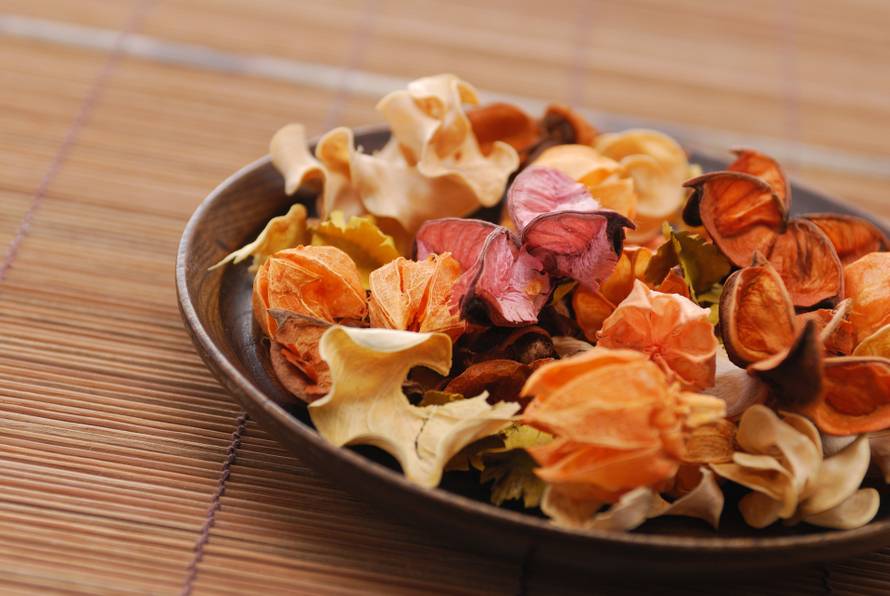 Osvježite svoj dom: Tepih će zamirisati od cimeta, potpouri napravite od suhih latica i ulja