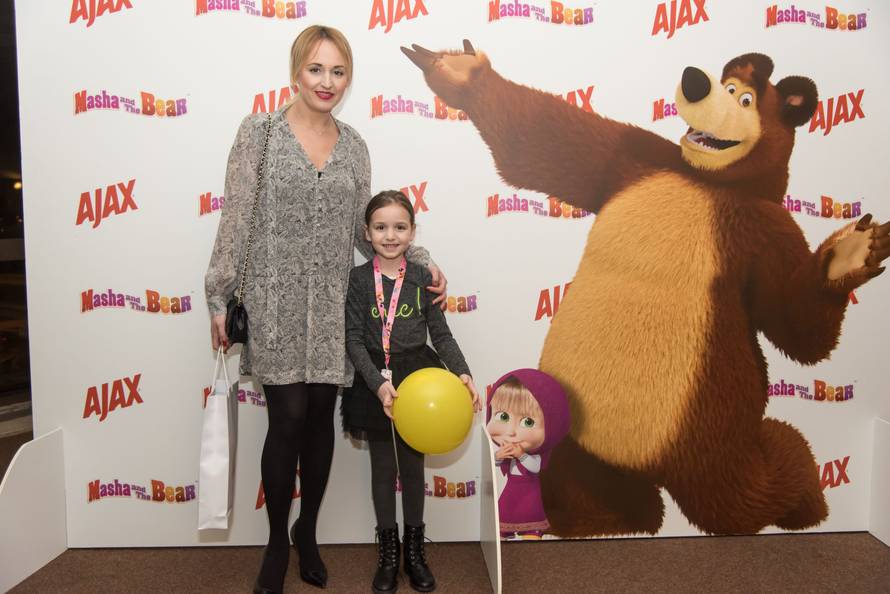 Maša i Medvjed oduševili poznate roditelje i njihove mališane