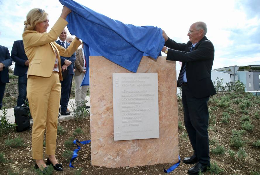 Split: Otkrivena spomen ploča u povodu 30. obljetnice otvaranja helidroma KBC Split
