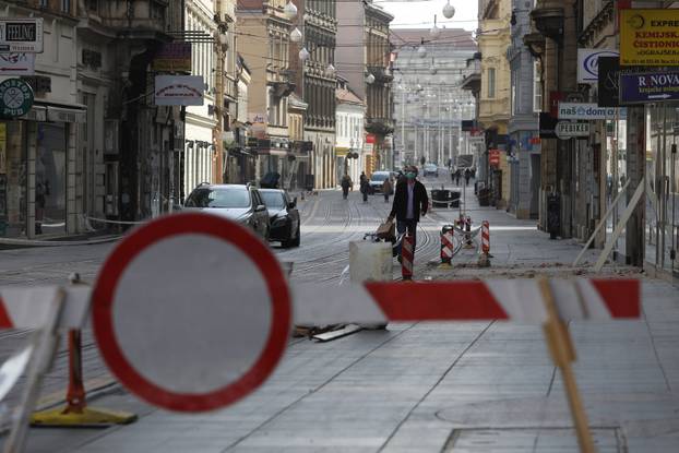 U pustom Zagrebu najviše je radnika koji saniraju krovišta nakon potresa