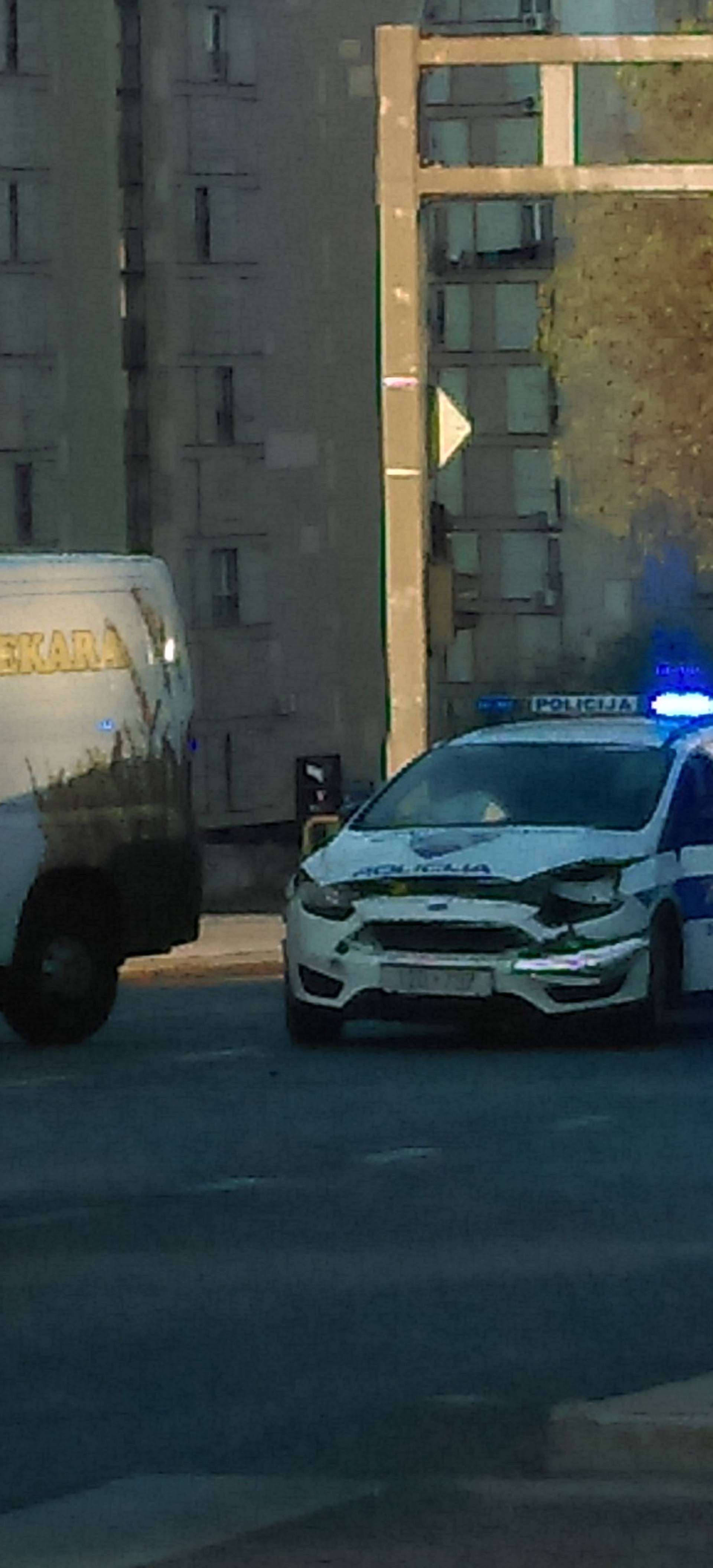 Policajci ozlijeđeni u nesreći u Splitu: Traže svjedoke sudara
